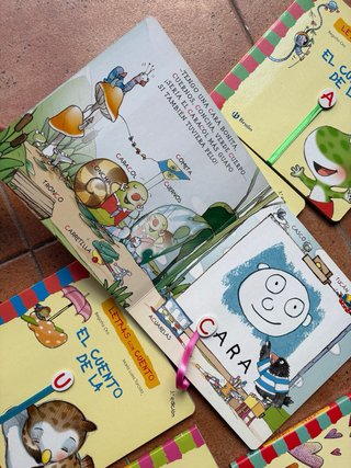 Set 8 libros interactivos de lectura para niños.