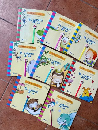 Set 8 libros interactivos de lectura para niños.