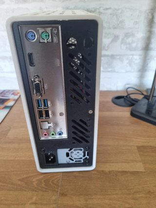 Ordenador ITX Negro/Blanco