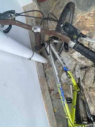 Bicicleta BH en normal estado