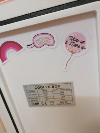 Nevera pequeña cosméticos rosa