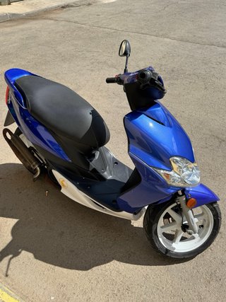 Yamaha Jog R Azul y Blanco