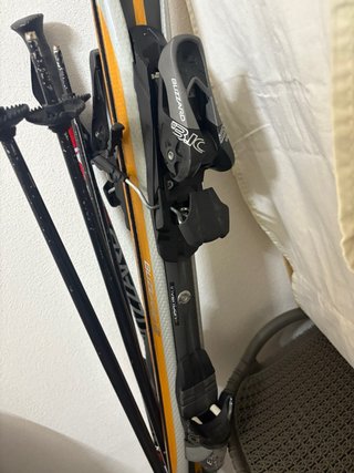 Lote Dos parejas skis y palos