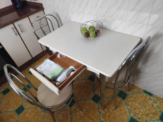 Mesa de cocina con 3 sillas