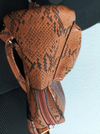 Mochila efecto piel serpiente
