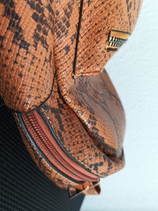 Mochila efecto piel serpiente