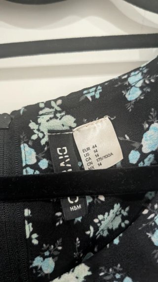 Vestido H&M floral negro y multicolor