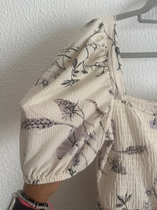 Vestido corto H&M floral mangas abullonadas