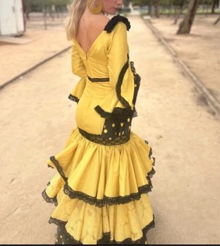 Vestido de flamenca amarillo y negro