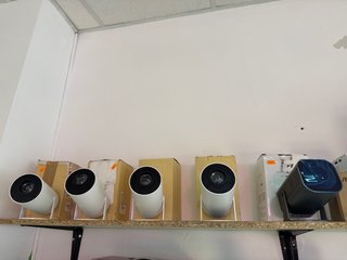 Proyectores Android Blancos y Negros 40€ la unidad