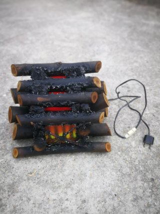 Chimenea eléctrica vintage troncos falsos.