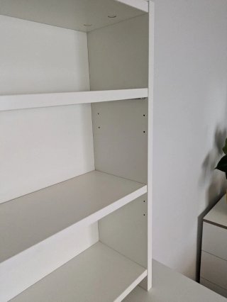 Estantería blanca de madera