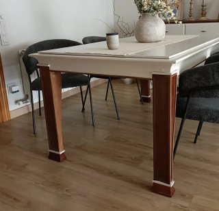Mesa de madera maciza, pintada en lino. 160x100