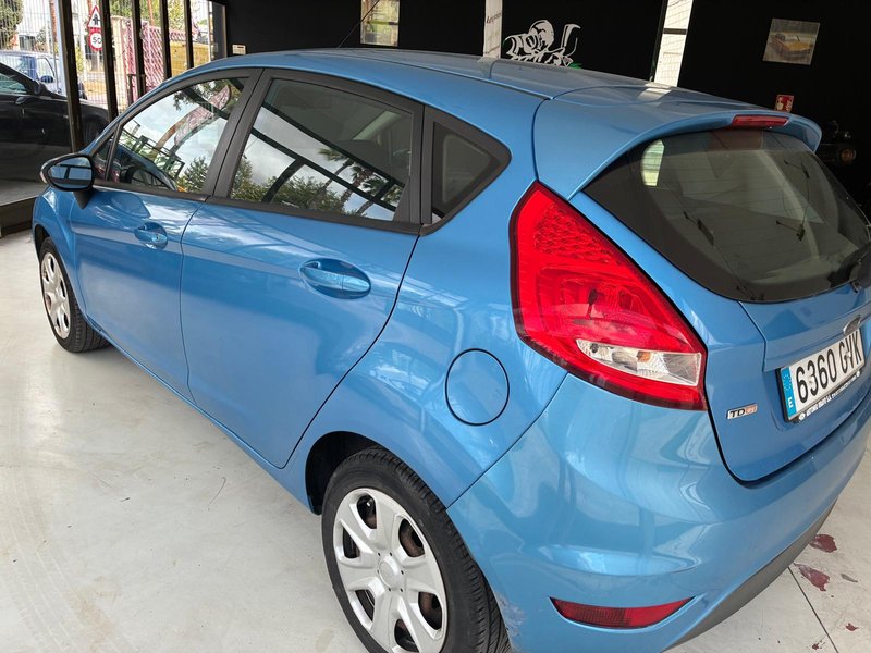 Ford Fiesta 2010 - foto 1