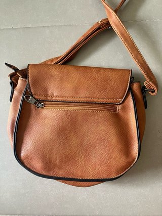 Bolso de hombro marrón