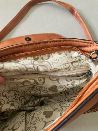 Bolso de hombro marrón