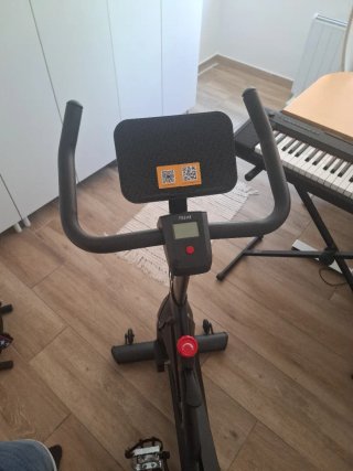 Bicicleta Estática Toputure Negra y Roja