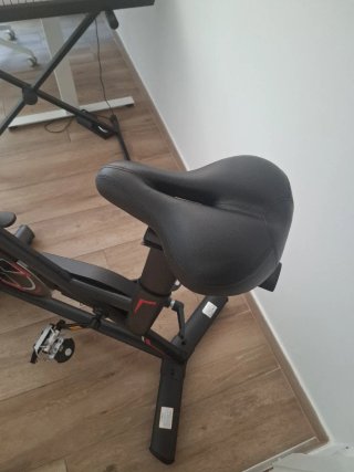 Bicicleta Estática Toputure Negra y Roja