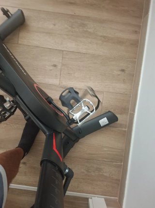Bicicleta Estática Toputure Negra y Roja