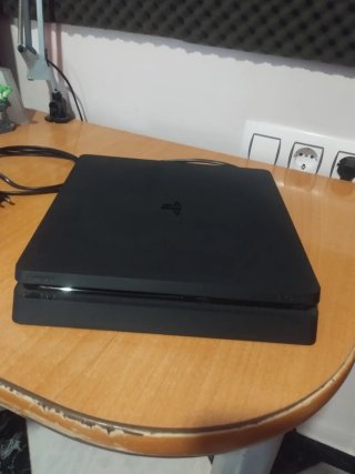 Sony PS4 Slim 1TB + Mando Dualshock 4