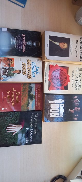 7 libros, en conjunto: 35€, separados 5€