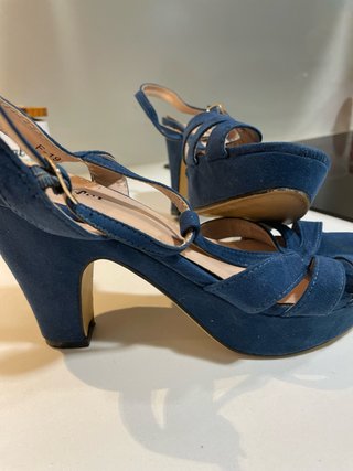 Zapatos de tacón azul
