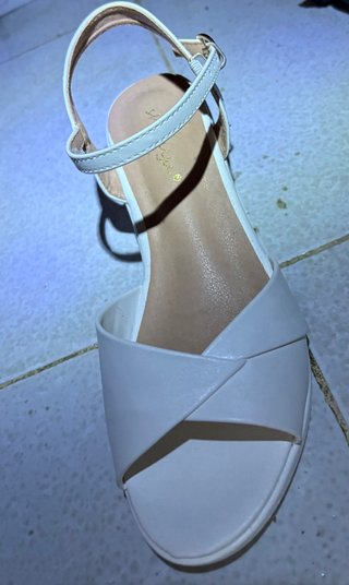 Sandalias blancas de tiras
