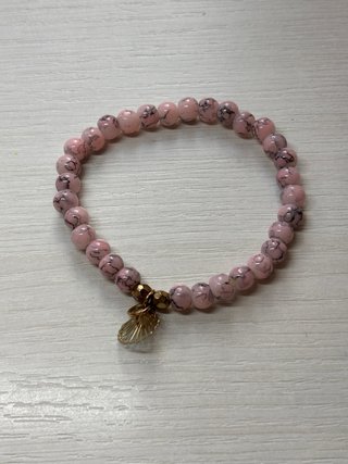 Pulsera de cuentas rosa con charm de concha