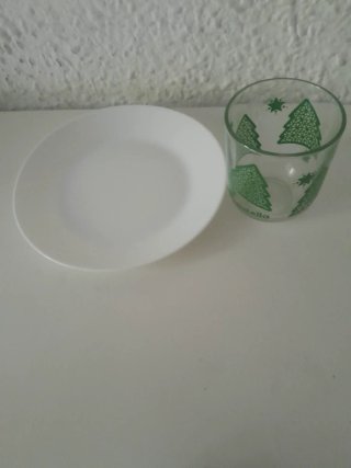 Set completo di stoviglie e posate bianche