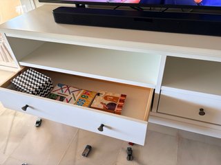 Mueble de salón blanco