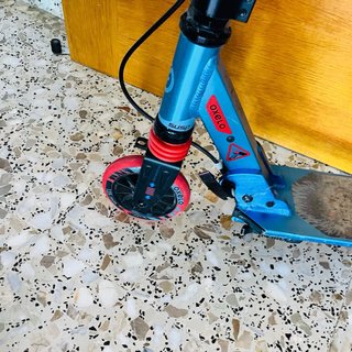 Patinete niño y patines talla 39