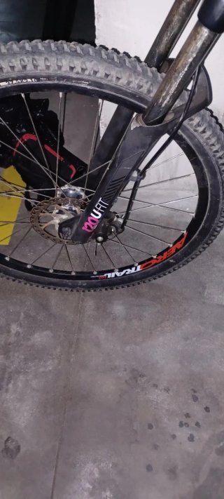 Bicicleta Montaña B'TWIN Negra/ROJAS NEGOCIABLE.