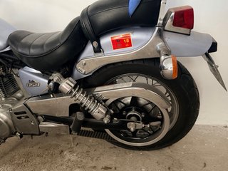 Suzuki LS 650 Savage Custom Clásica.