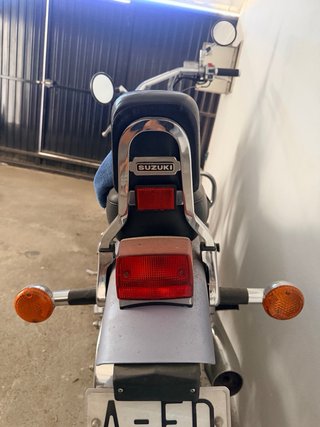 Suzuki LS 650 Savage Custom Clásica.