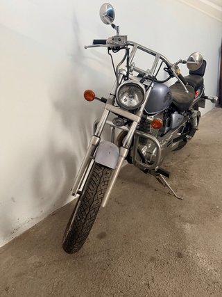 Suzuki LS 650 Savage Custom Clásica.