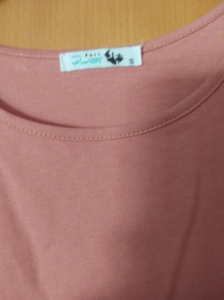 Blusa rosa con volantes y encaje