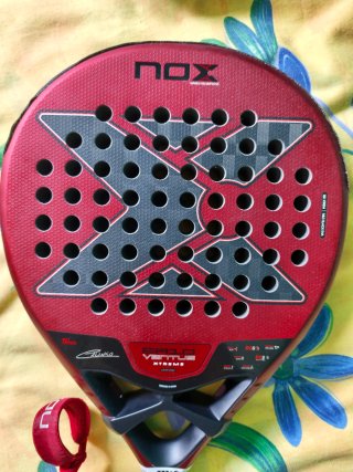 Pala de pádel NOX EA10