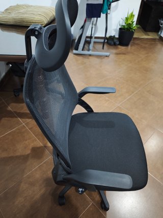 Silla de oficina ergonómica negra