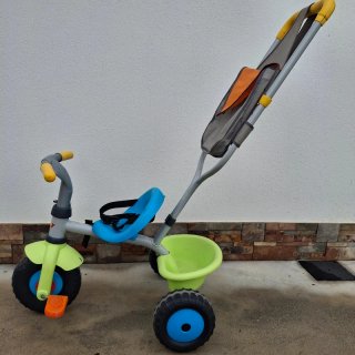 Triciclo infantil con manillar y cesta