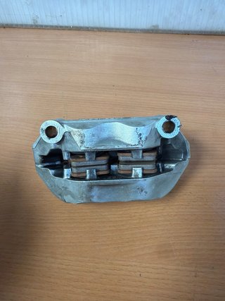 Pinza Freno dlant izq Triumph Speed Triple 1050 10