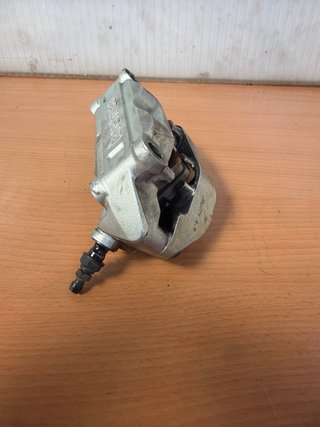 Pinza Freno dlant izq Triumph Speed Triple 1050 10