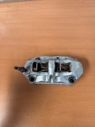 Pinza Freno dlant izq Triumph Speed Triple 1050 10