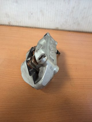Pinza Freno dlant izq Triumph Speed Triple 1050 10