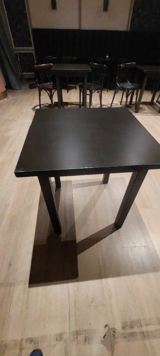 4 mesas ( 1 grande) y 10 sillas para hostelería, e