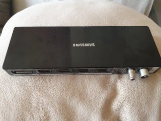Samsung One Connect Box Mini con cable