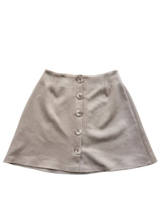 Falda beige con botones
