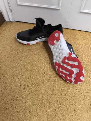Tenis Nike Negro y Rojo