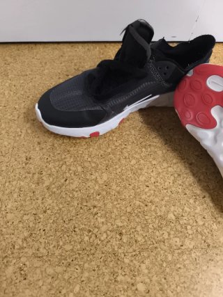 Tenis Nike Negro y Rojo
