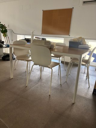 Mesa cuadrada grande Ikea