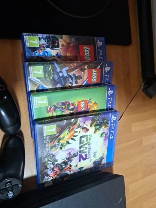 PS4 PRO (PlayStation 4 PRO) Negra + Juegos+mandos